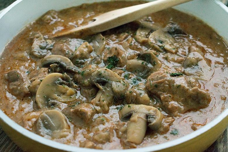 Rahmgulasch mit Champignons