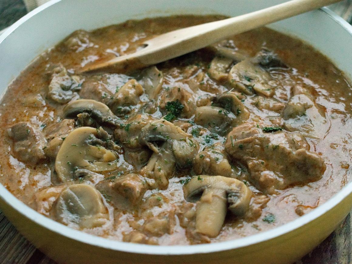 Rahmgulasch mit Champignons