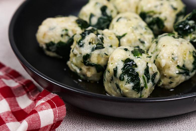 Spinatknödel mit Kartoffelteig