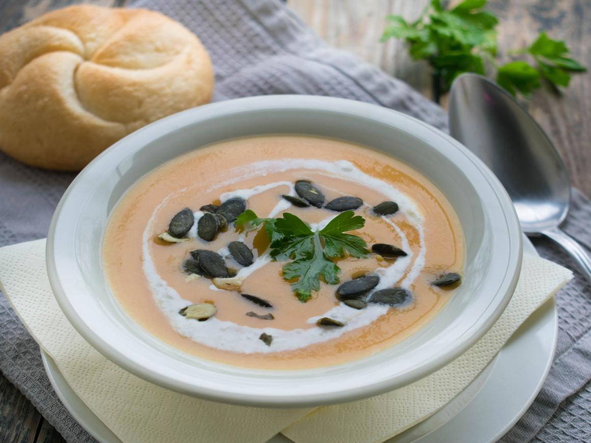 Kürbissuppe mit Kartoffel und Möhre
