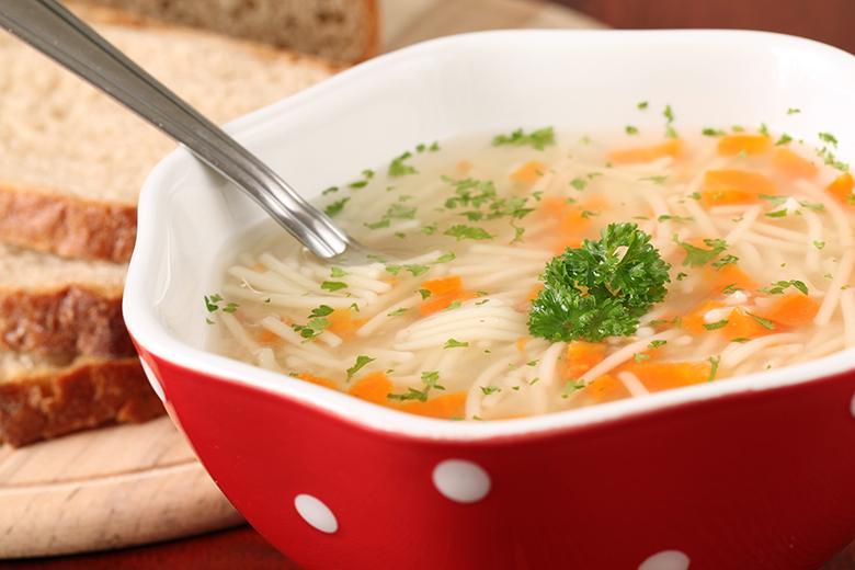 Schnelle Nudelsuppe