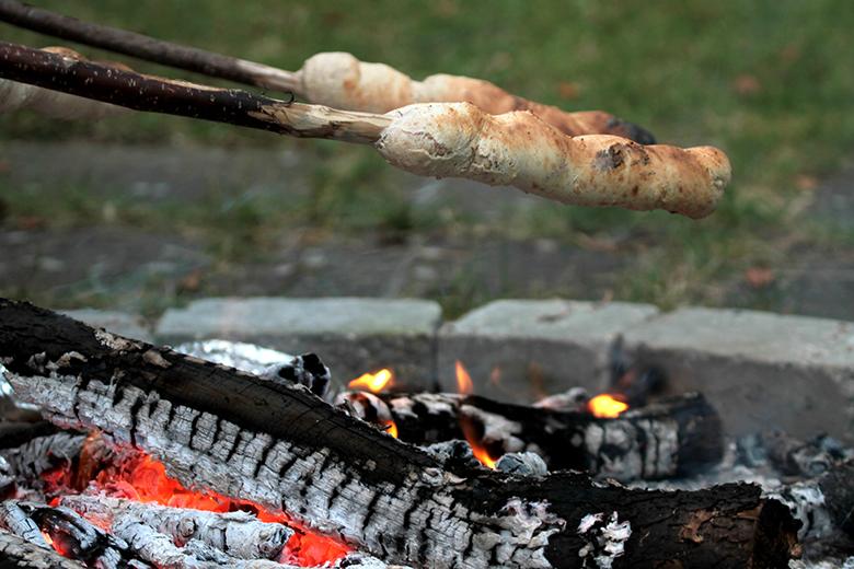 Einfacher Stockbrotteig
