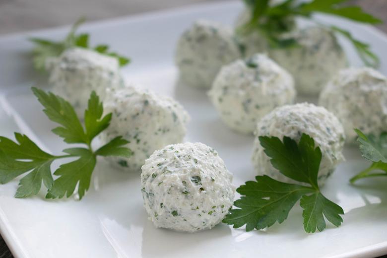 Grüne Sauce-Quarkkugeln