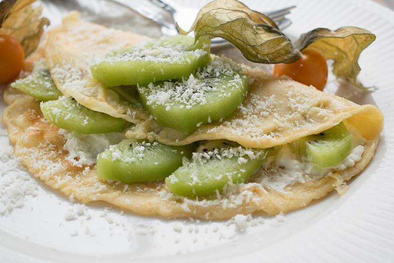 Frucht-Omeletts mit Kokos