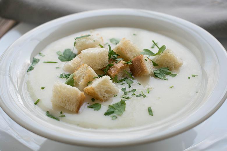 Südtiroler Weinsuppe