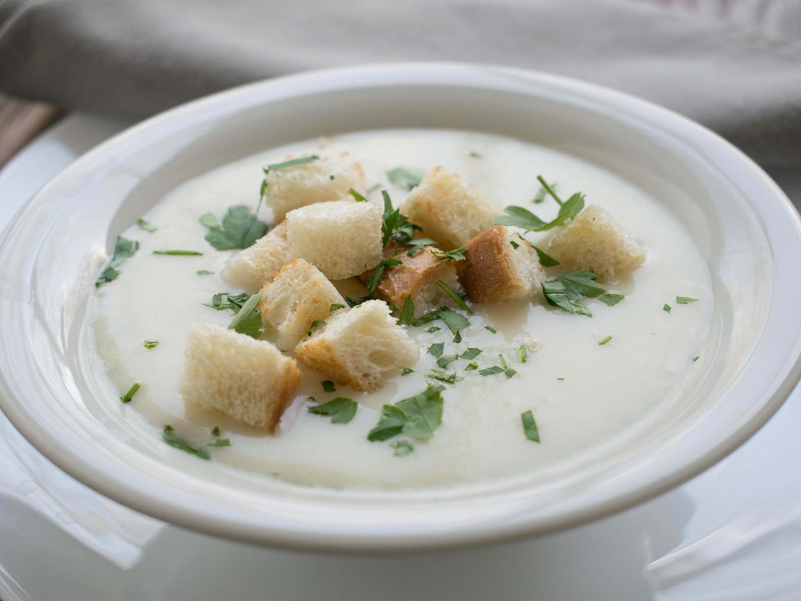 Südtiroler Weinsuppe
