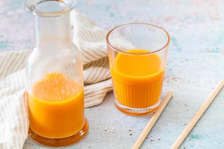 Oranger Rohkost-Smoothie