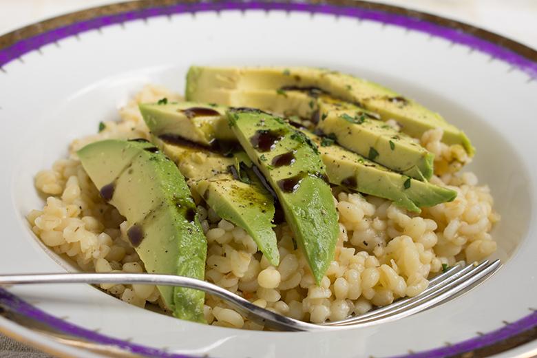 Fitness-Bowl mit Avocado