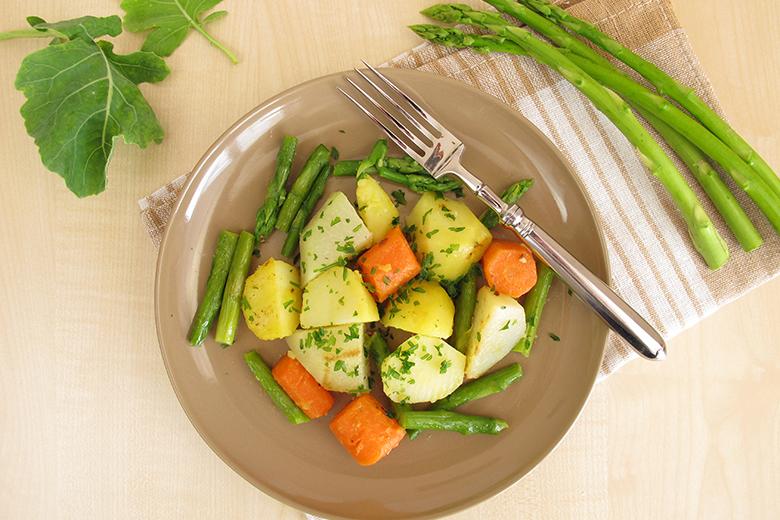 Frühlingspfanne mit grünem Spargel