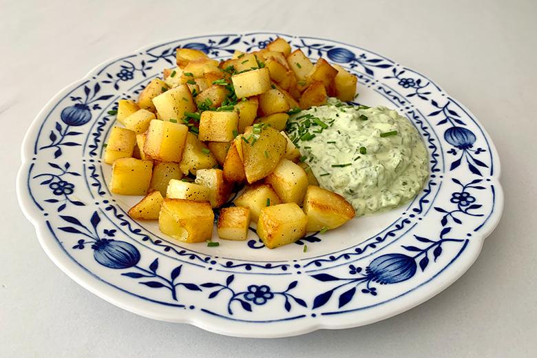 Grüne-Soße-Dip mit Bratkartoffeln