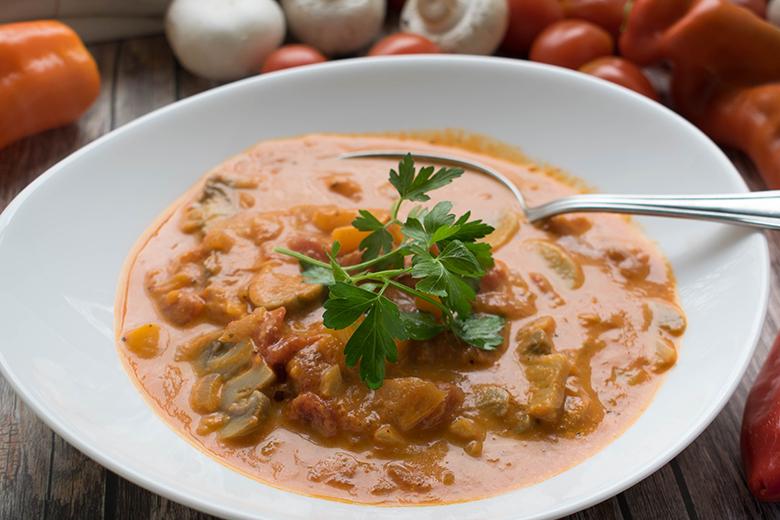 Vegetarische Pizzasuppe