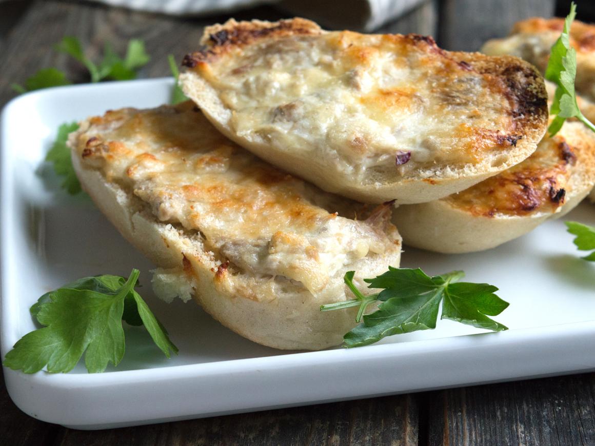 Überbackene Thunfisch-Brötchen