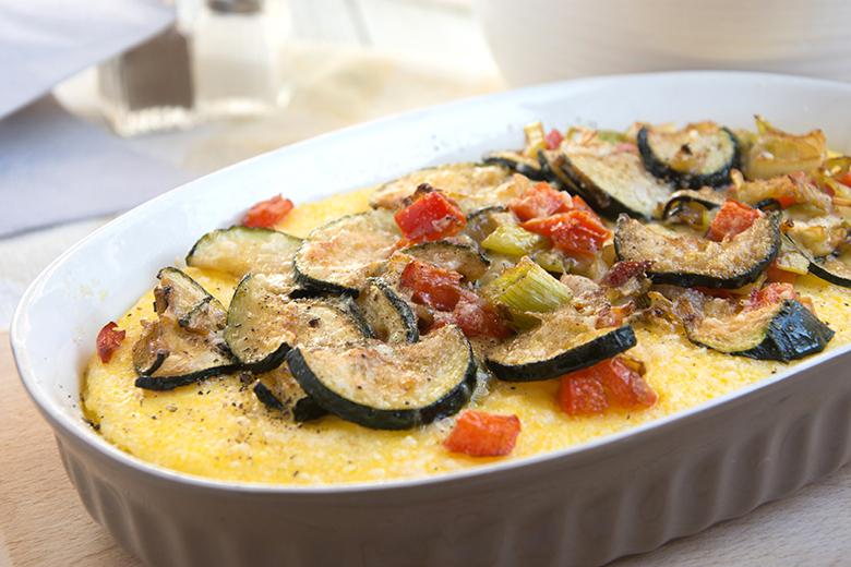 Überbackene Polenta mit Gemüse