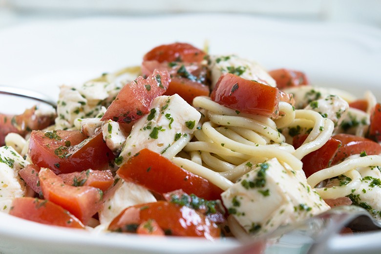 Spaghettisalat mit Tomaten