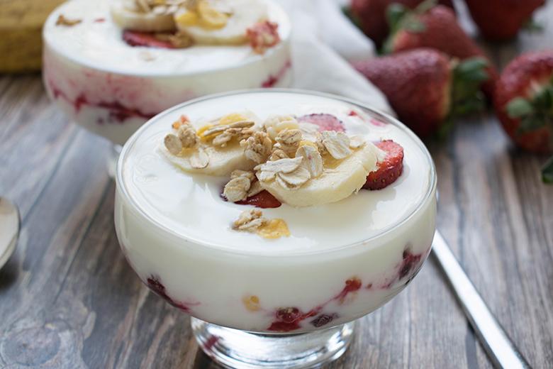 Erdbeer-Dessert mit Müsli