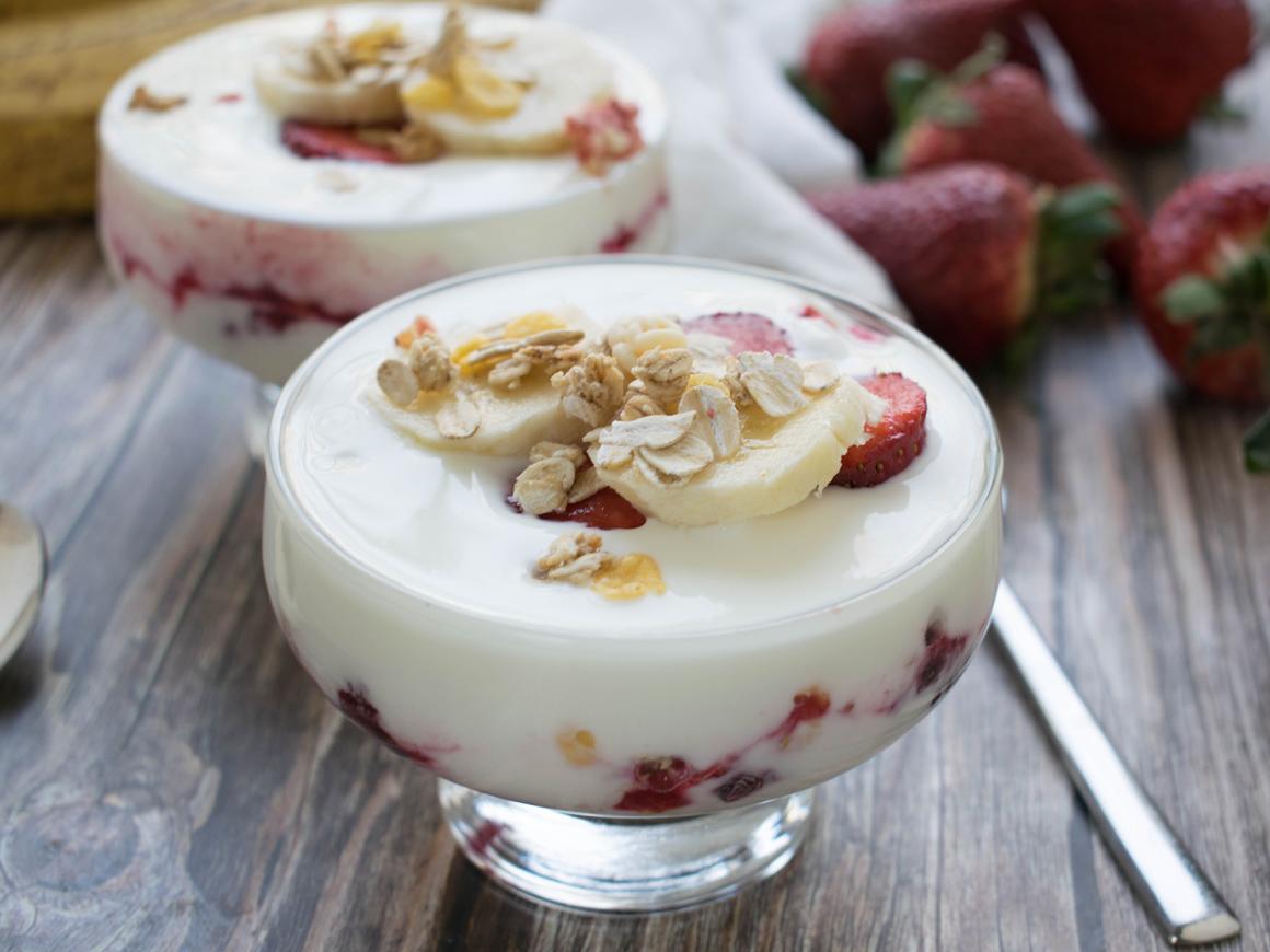 Erdbeer-Dessert mit Müsli