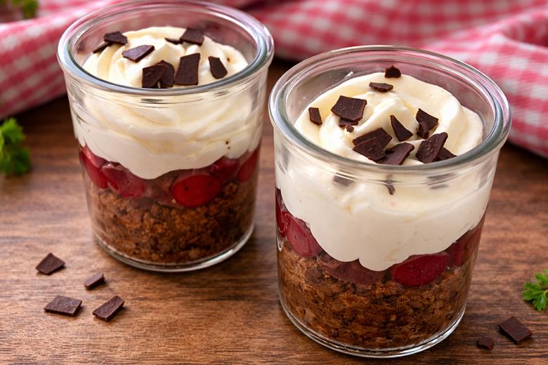 Schwarzwälder Kirsch-Dessert im Glas