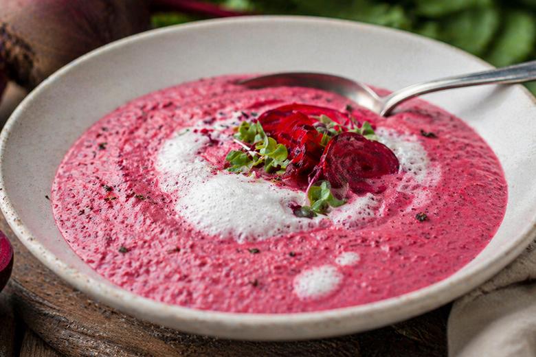 Rote Rüben Suppe mit Kokosmilch