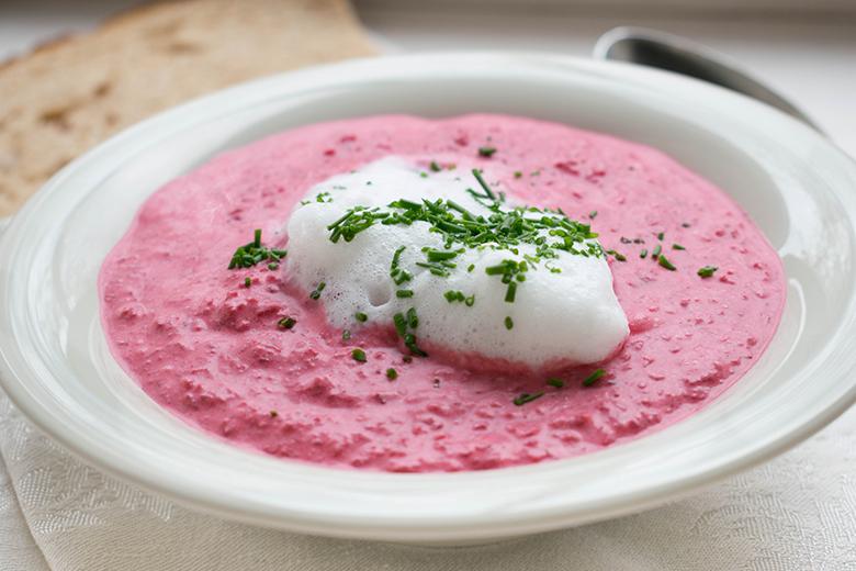 Rote Rüben Suppe mit Apfel