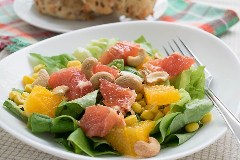 Salat mit Grapefruit und Cashews