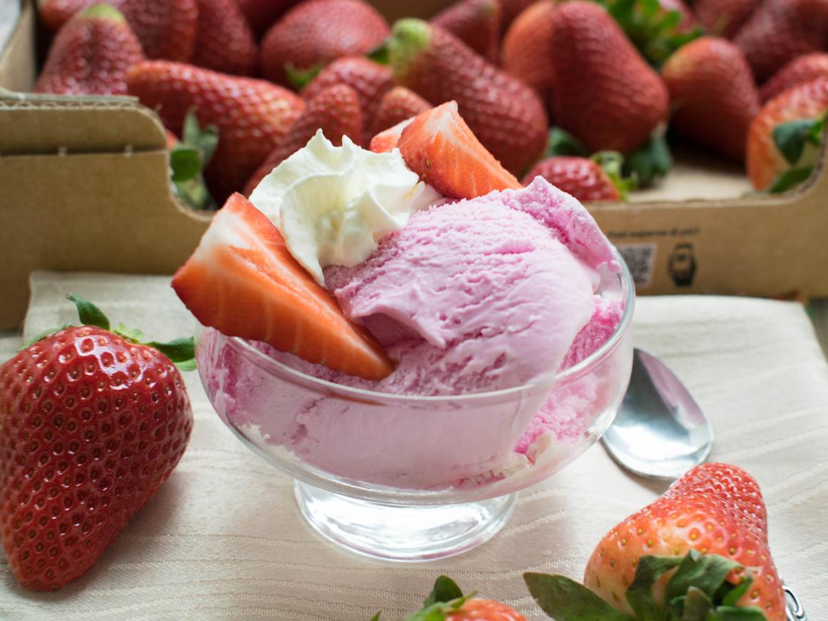 Erdbeer-Joghurt-Eis ohne Eismaschine
