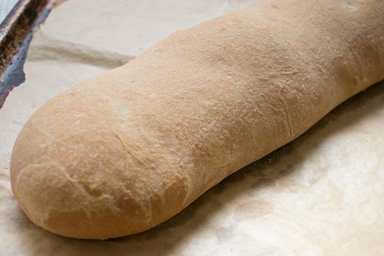 Gefülltes Brot mit Schinken und Käse