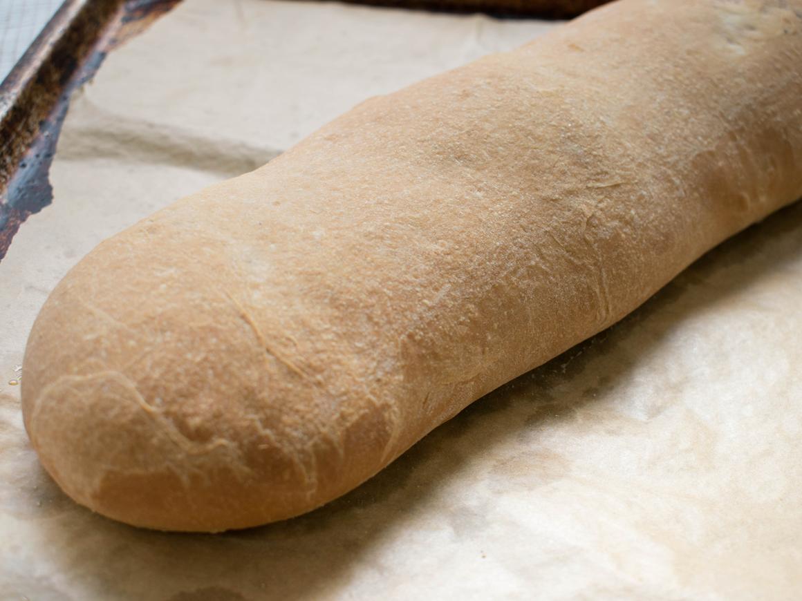Gefülltes Brot mit Schinken und Käse
