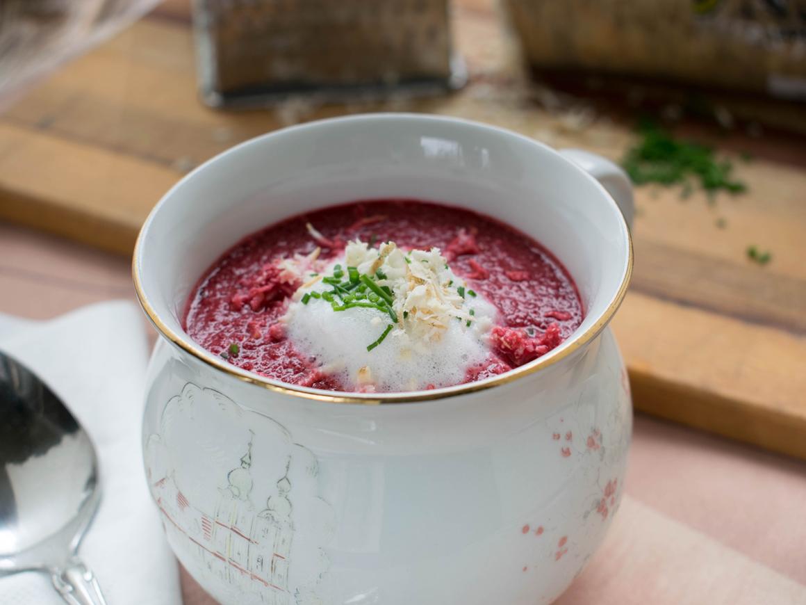 Rote Rüben Suppe mit Kartoffeln