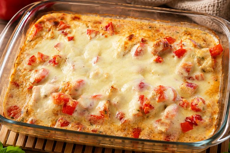 Überbackenes Hühnerbrustfilet Tomate-Basilikum