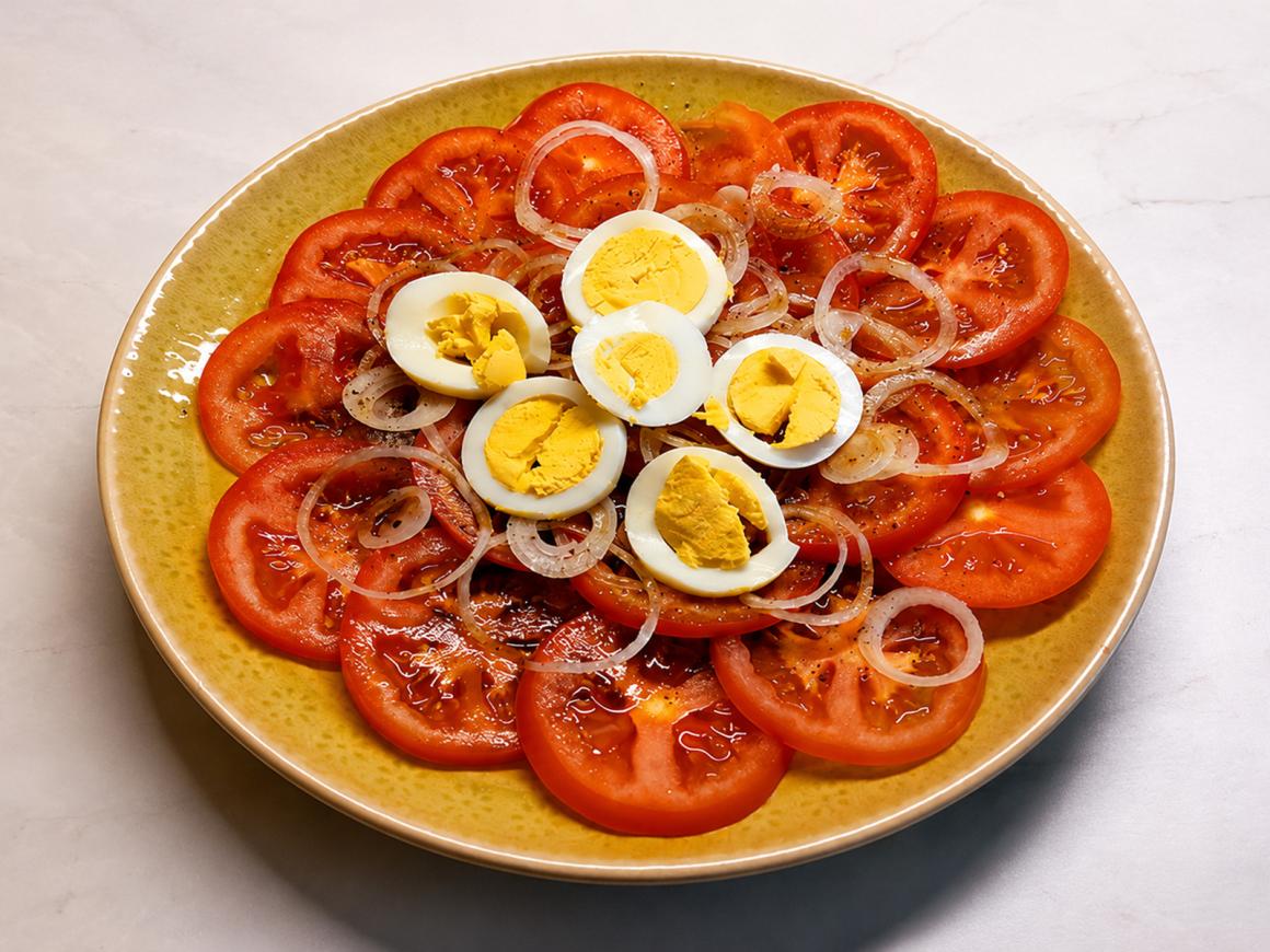 Tomatensalat mit Ei