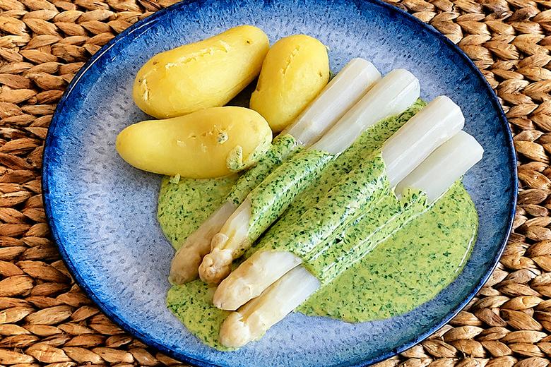 Weißer Spargel mit Bärlauch-Hollandaise