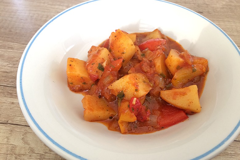 Kartoffel-Gulasch mit Paprika