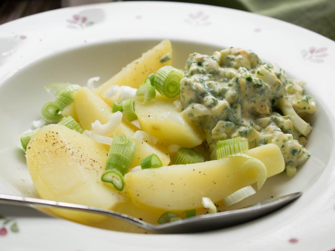 Grüne Sauce mit Pellkartoffeln