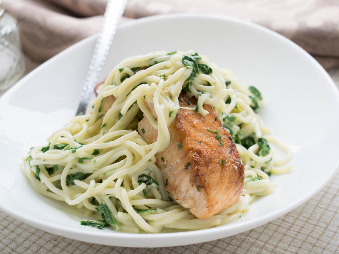 Spaghetti mit Spinat und Lachs