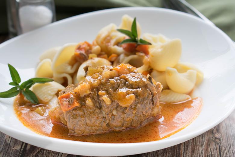 Wildschweinroulade mit Pilzfüllung