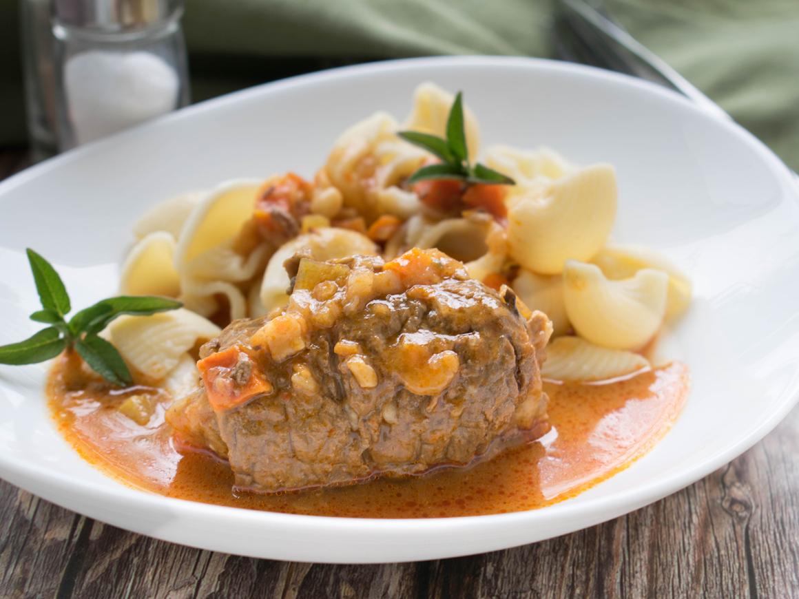 Wildschweinroulade mit Pilzfüllung