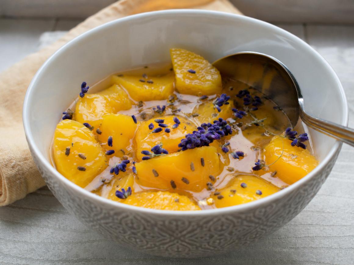 Aprikosen-Kompott mit Lavendel
