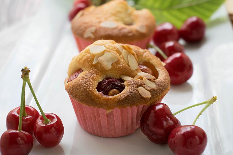 Kirsch-Muffins mit Amaretto und Mandeln