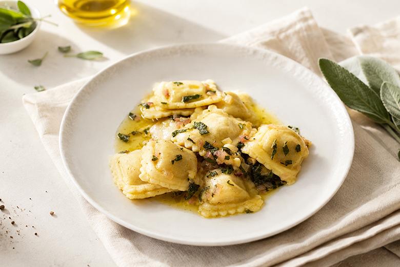 Ravioli in Salbeibutter