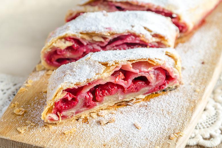 Kirschstrudel mit Blätterteig