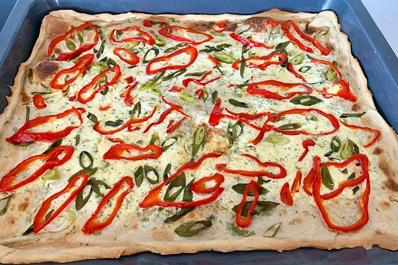 Flammkuchen mit Spitzpaprika