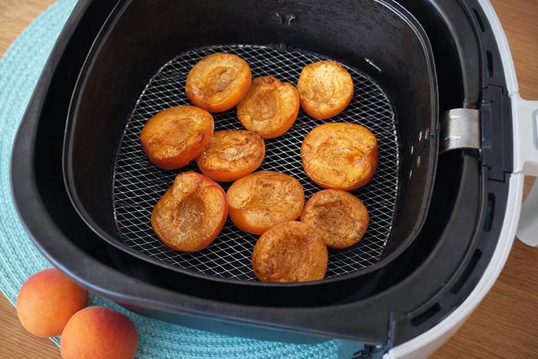 Süße Aprikosen aus der Heißluftfritteuse