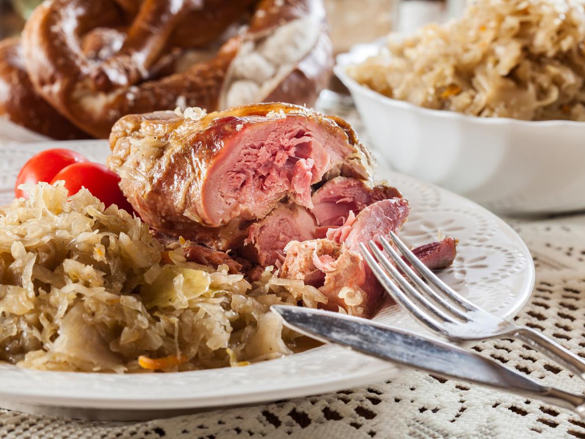 Eisbein mit Sauerkraut