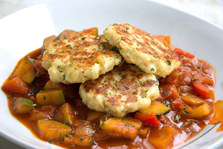 Hirselaibchen auf Ratatouille