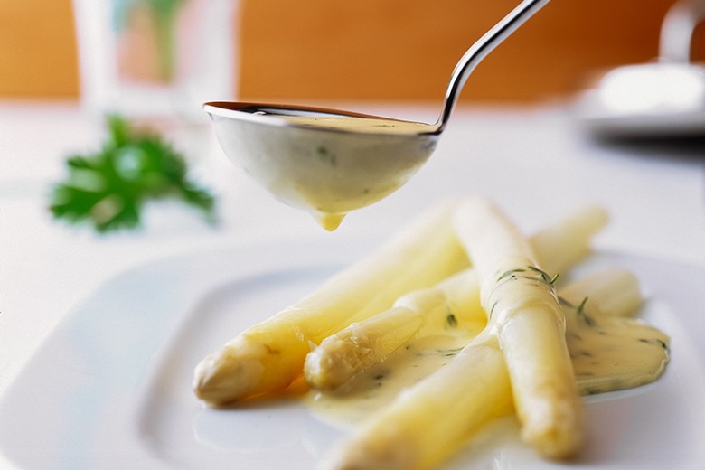 Spargel mit Sauce Hollandaise