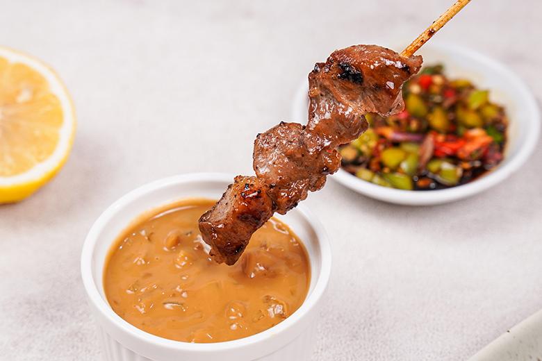Fleischspieße mit Erdnusssauce