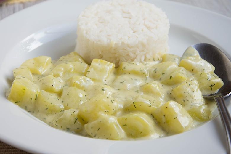 Vegane Schmorgurken mit Dill und Sojasahne