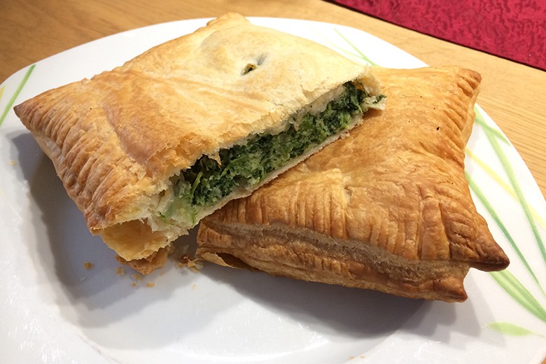 Blätterteigtaschen mit Spinatfüllung
