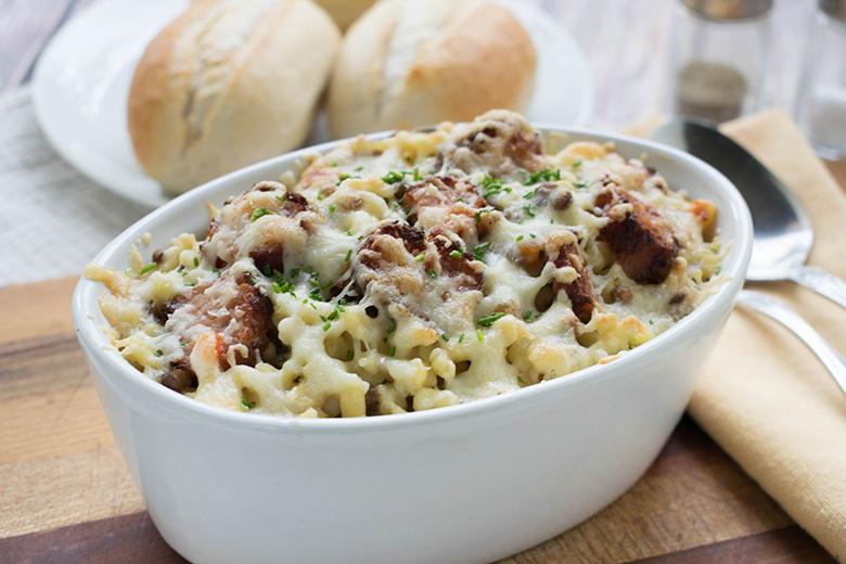 Spätzle-Auflauf mit Bratwurst