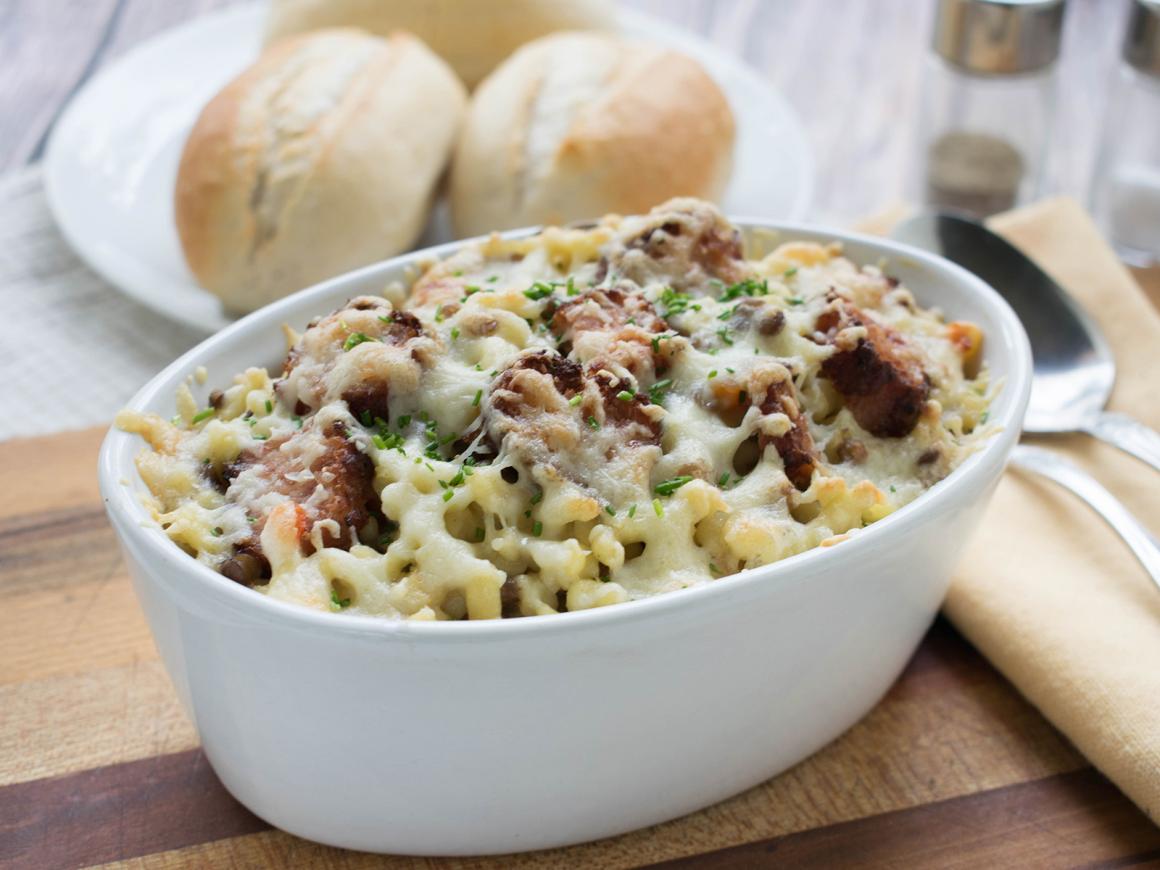 Spätzle-Auflauf mit Bratwurst